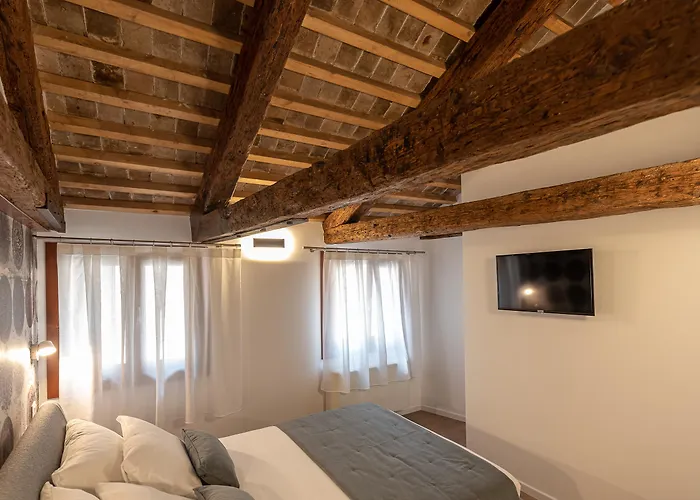 Hotel La Finestra Sulle Beccarie *