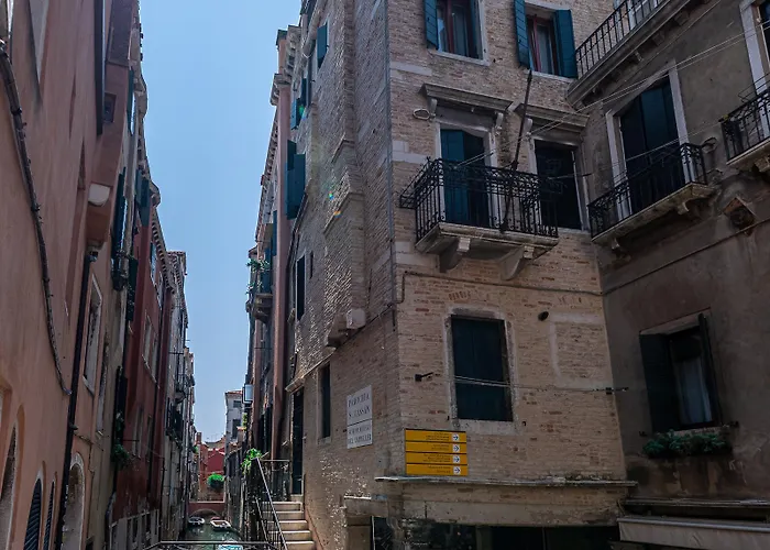 La Finestra Sulle Beccarie Venedik