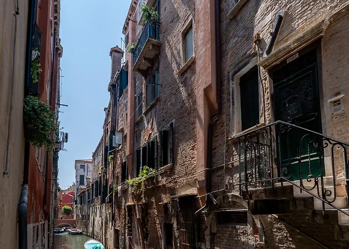 La Finestra Sulle Beccarie Otel Venedik