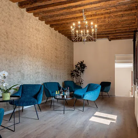 La Finestra Sulle Beccarie מלון *