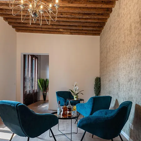 La Finestra Sulle Beccarie מלון *